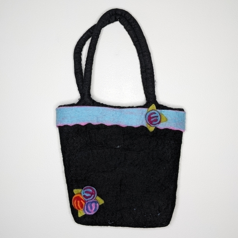 ✨3/$15 Rising Tide black blue floral woolen felt handbag